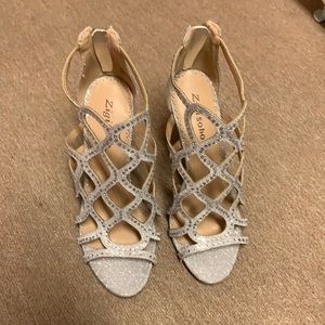 NEW Zigi Soho Sparkle silver heels